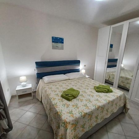 Апартаменты Casa Sibilla Bi-Locale Con Terrazza A 60 Metri Dal Mare Маринелла Экстерьер фото